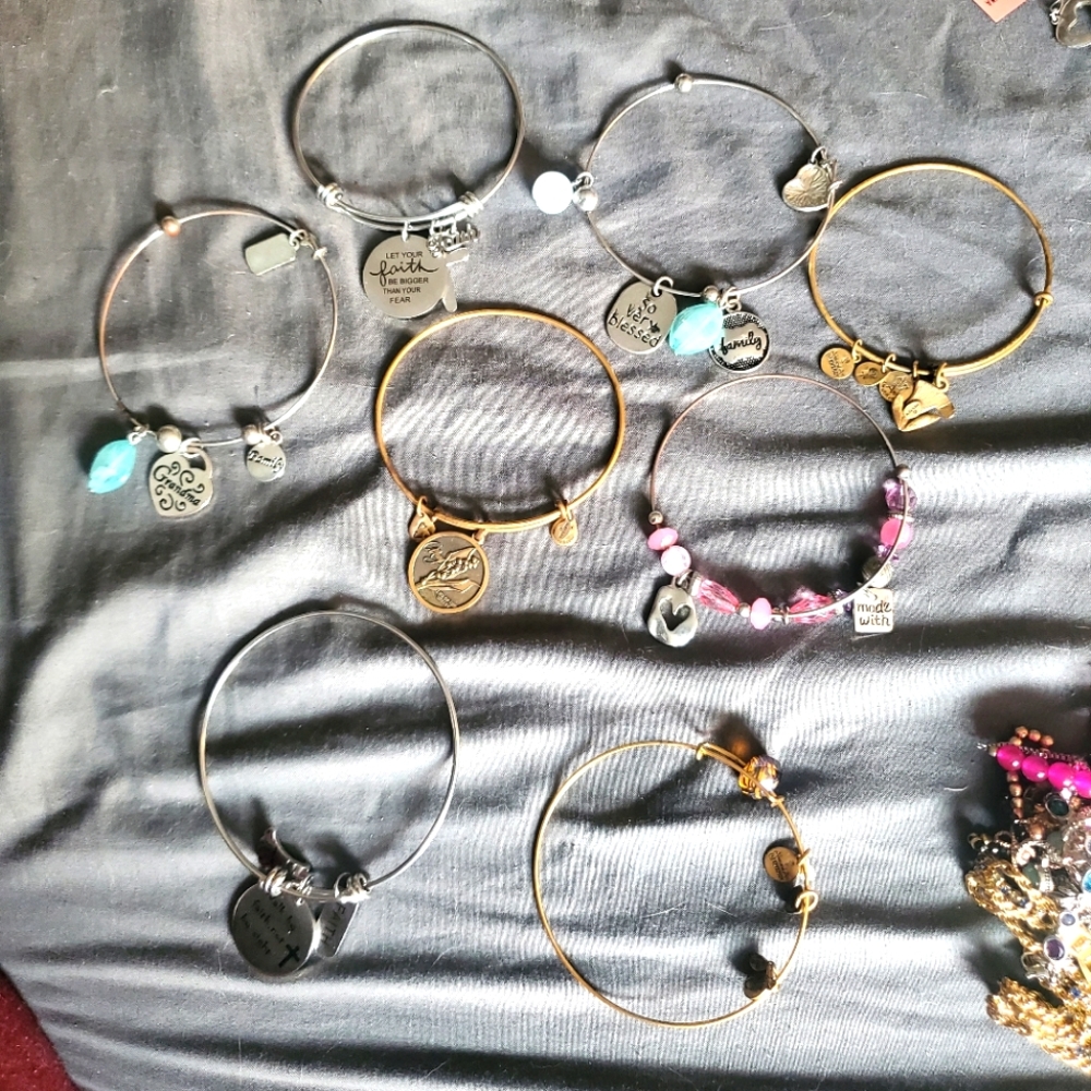 Bracelet lot